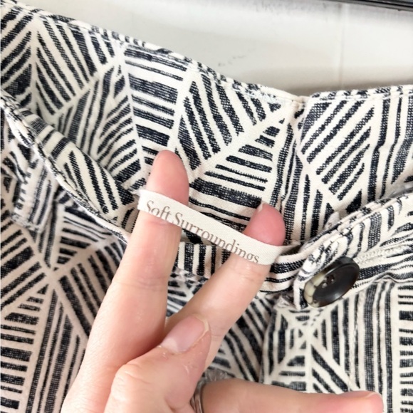 Soft Surroundings printed cotton cropped straight leg pants size 10P - Picture 3 of 5